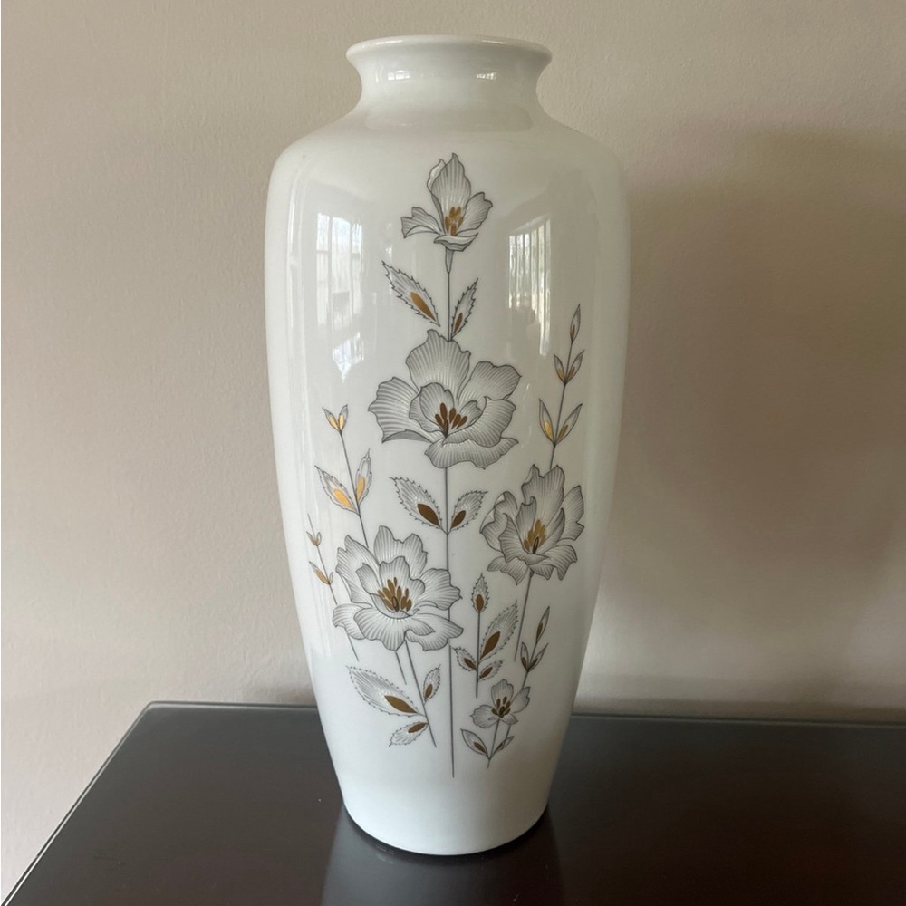 Elegant White Floral Vase